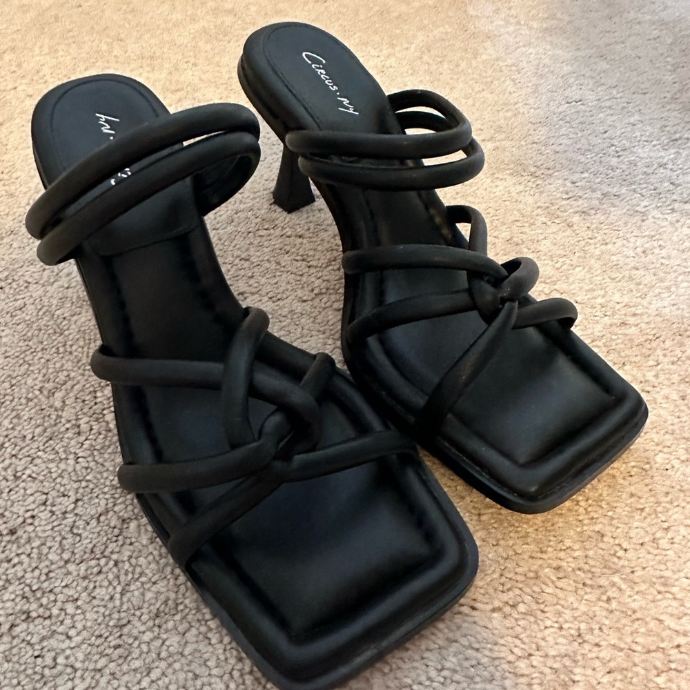 Circus by Steve Madden savanna sandal